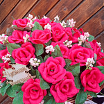 Кошница с червени рози