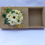 Кутия  с украса от слънчогледи