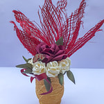 Кошничка с букет от рози