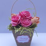 Хартиена саксия с букет от цветя